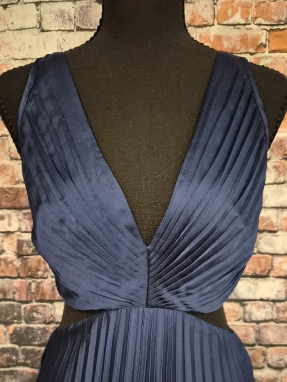 Abercrombie & Fitch Navy Plunging Pleated Maxi Dress - Picture 3 of 10